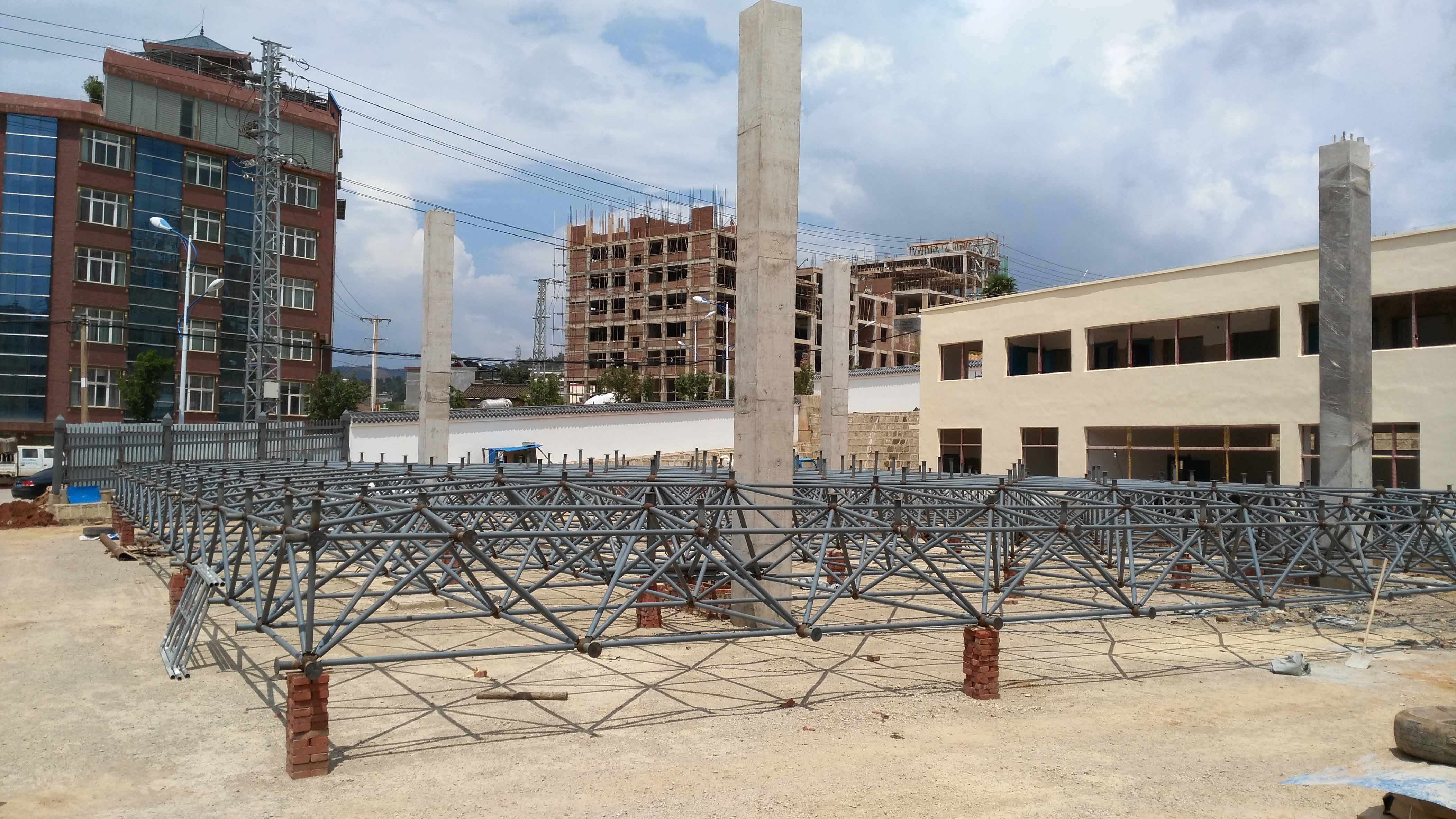 吐鲁番小型加油站网架